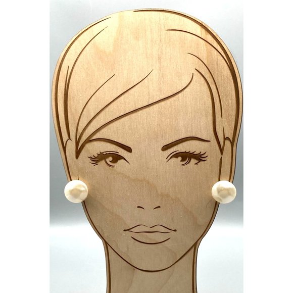 Elegant Faux Pearl Button Earrings with Faceted Baroque Look, Vintage Chic Clip - Picture 3 of 5